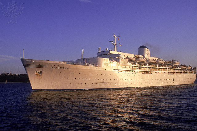 German submarine sinks British ocean liner, Lusitania