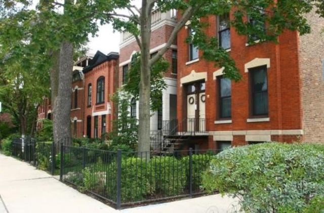 Felix findet ein Zimmer in einer Pension.