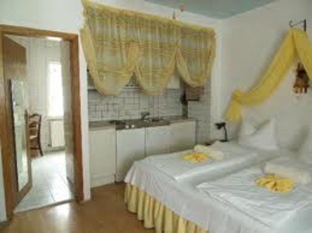 Felix findet im einer Pension .