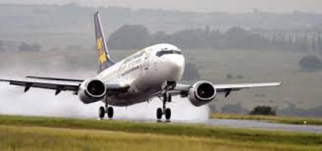 Felix maschine landet puntlich um 15 uhr 45 auf dem Münchner Flughafen.