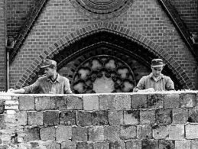 Berlin Wall goes up