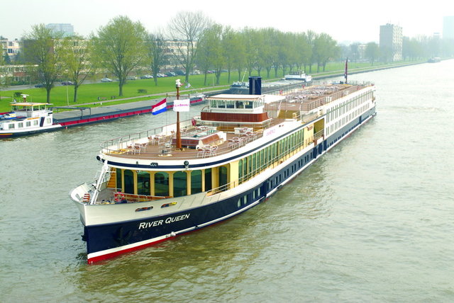 Lincoln tours the river queen