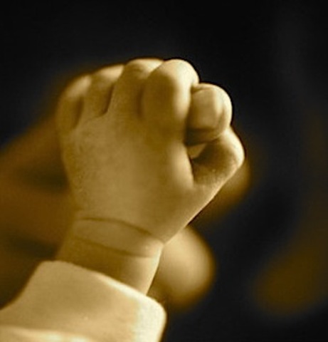 Opens and closes hands