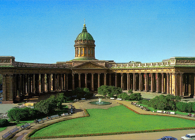 Рускеальский мрамор используется для постройки Казанского собора.