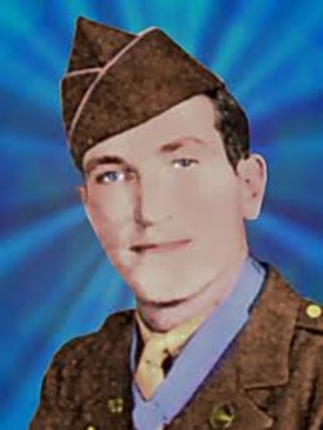 Herschel F. Briles recieves the Medal of Honor