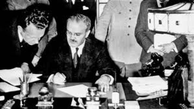 Ribbentrop/ Molotov pact