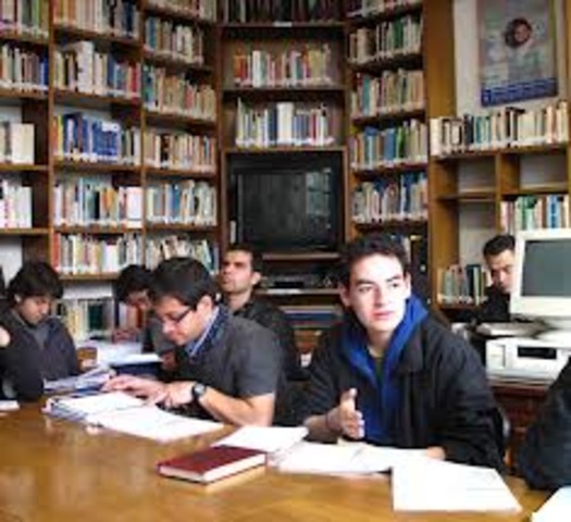 Aparece la educacion superior publiica y parte privada