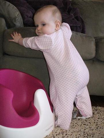 8 month (physical development)