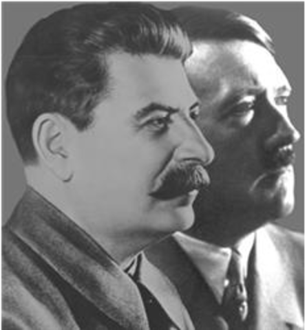 Russia and Germany sign a pact.