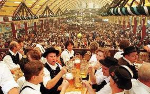 Felix geht zum Oktoberfest.
