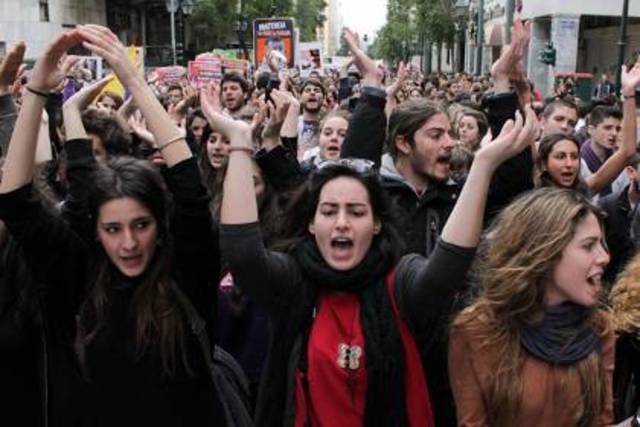 Στο κρεβάτι του Προκρούστη η «Αθηνά», μαγειρεύουν νέες αλλαγές