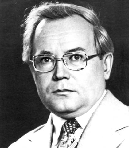 Стал идейным руководителем и неформальным главой большого и активно работающего содружества новосибирских программистов.