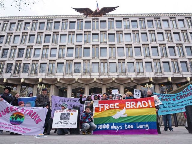 Manning spends 1000th day in prison