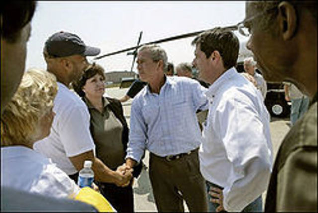 Bush visits injured in Hurricane Katrina in New Orleans,