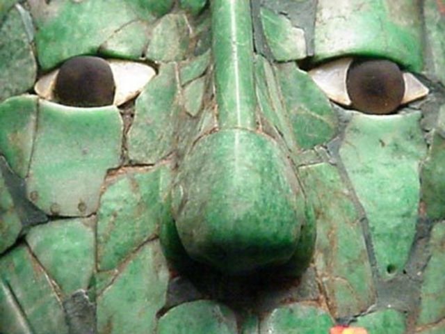 в Национальном музее антропологии в Мехико украдены более 140 уникальных произведений искусства, в том числе золотые украшения майя и ацтеков, вазы и скульптуры