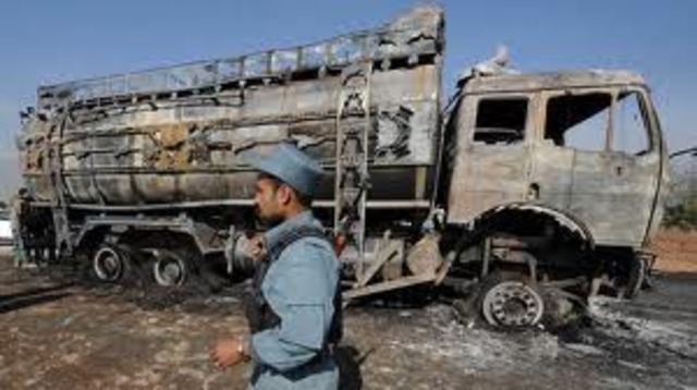 Colocan bomba en un camión de combustible