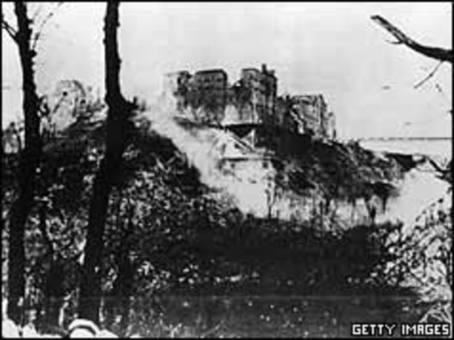 Allies land at Anzio and bomb monastery at Monte Cassino.