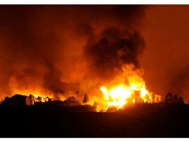 Waldo Canyon fire ignites