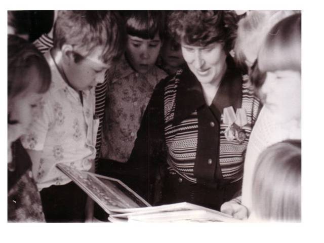 Коллектив яслей-сада награждался почетными грамотами в социалистическом соревновании