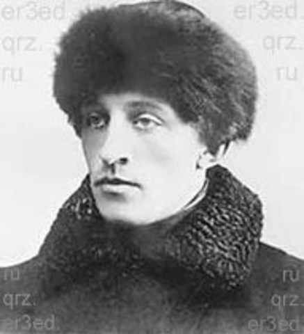 Читал стихи Блоку