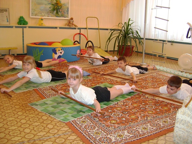 Приоритетным направлением работы МДОУ «20 «Дружная семейка»является физкультурно-оздоровительная и лечебно – профилактическая работа.