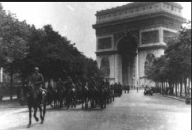 Allied troops reach paris