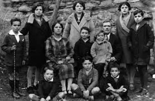 Yvonna Lyncoln  y Guba  se apoyan en generaciones.