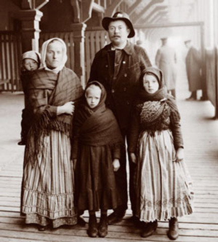 Ukrainians Immigrate to Canada