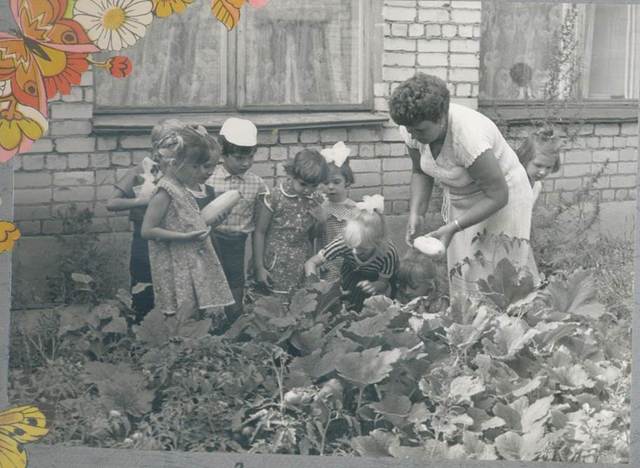 За активную творческую работу в воспитании детей коллектив в 1975 году награжден грамотой.