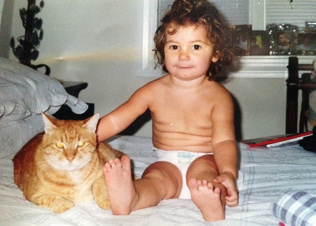 En dos mil, mi gato, Carlos, mudó.