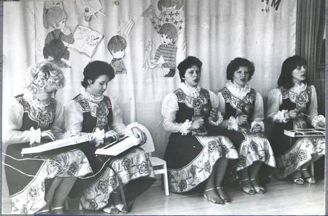 В детском саду традиционны вечера встреч ветеранов труда с молодыми воспитателями (февраль 1987г.)