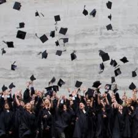 e' mi diplomarsi nel 2015