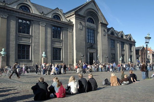 Fra 5 anni andro all' universita in Denmark