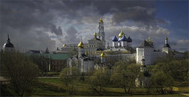 Переезд в Загорск Московской области. Работа над "Кащеевой цепью" Начало работы над "Журавлиной родиной".