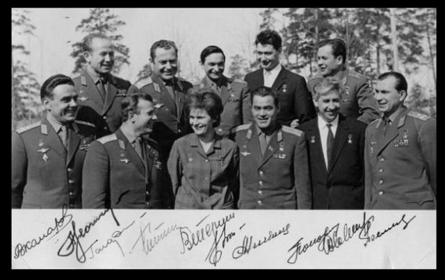 В марте 1960 года Гагарин был зачислен в отряд космонавтов и приступил к тренировкам.