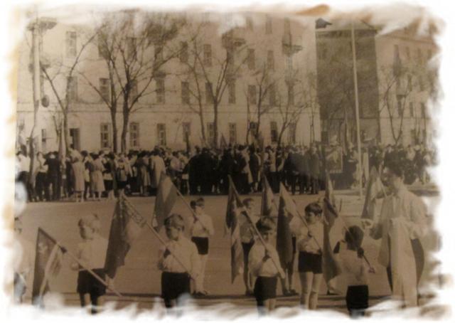 Демонстрация на площади им.Ленина