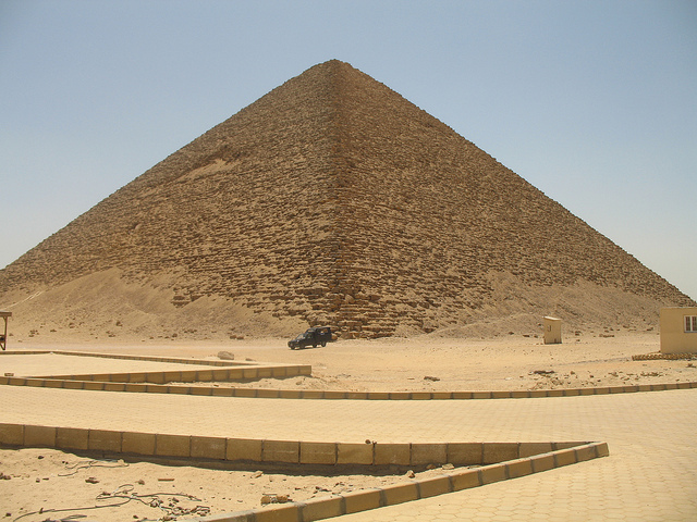 4) Snefru's Red Pyramid (His third Attmpt/Success)