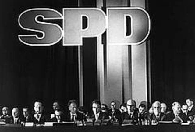 Brandt wordt weer lid van de SDP.