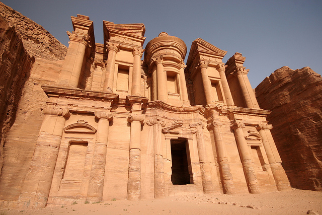 Inscription de Pétra  inscrit sur la liste du patrimoine mondial de l'UNESCO