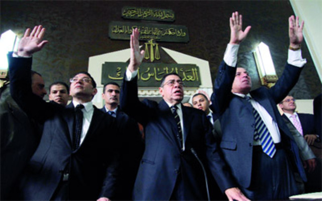 النائب يرفض الإقالة