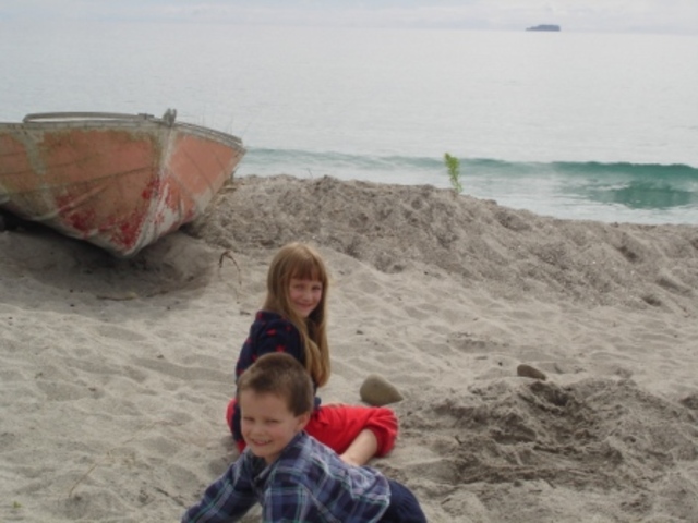 Holiday at Pukihina beach/batch.