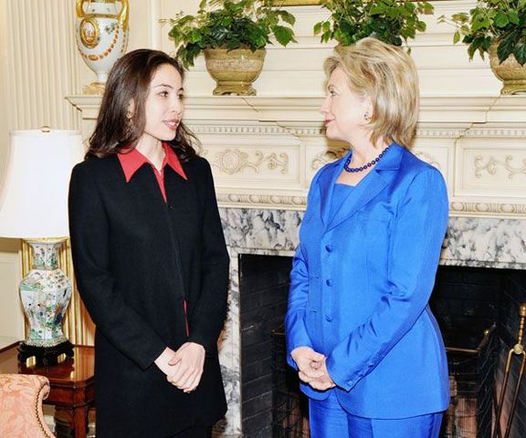 Roxana Saberi is released from prison and returns to the U.S