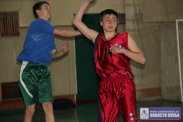 Определены финалисты первенства города по баскетболу