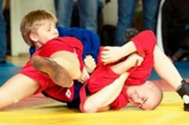 В Керчи будут бороться 200 самбистов