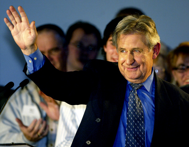 Ralph Klein dies