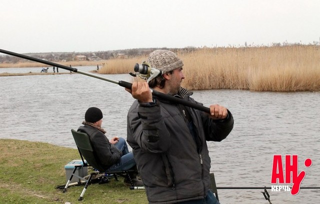 Под Керчью соревновались рыболовы