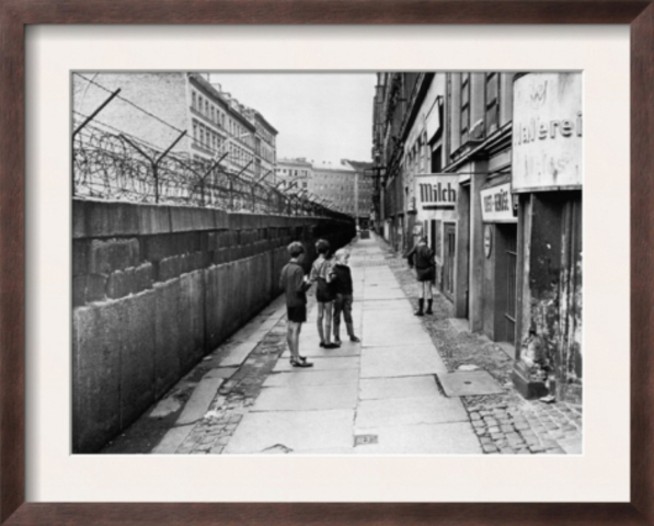 Building of the Berlin Wall