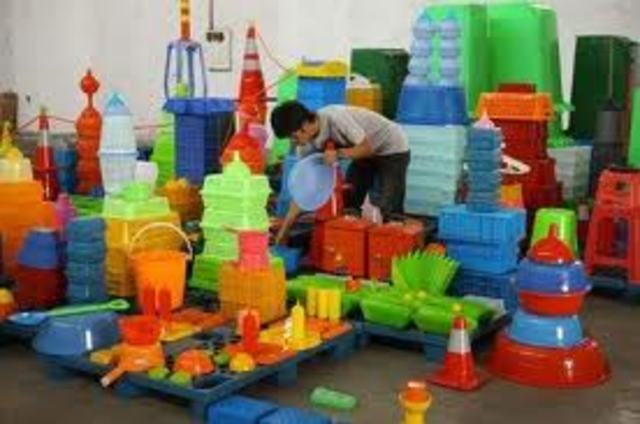 inicia la industria de los plásticos