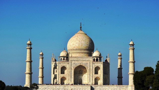 Begin construction of the Taj Mahal