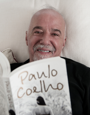Paulo Coelho de Souza.
